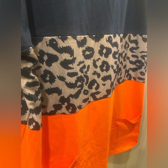 Colorblock Animal Print T-Shirt - Picture 3 of 5